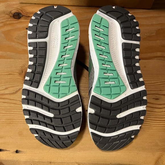 NWOT Women’s Brooks Ariel Running shoes 7.5 - Picture 3 of 6